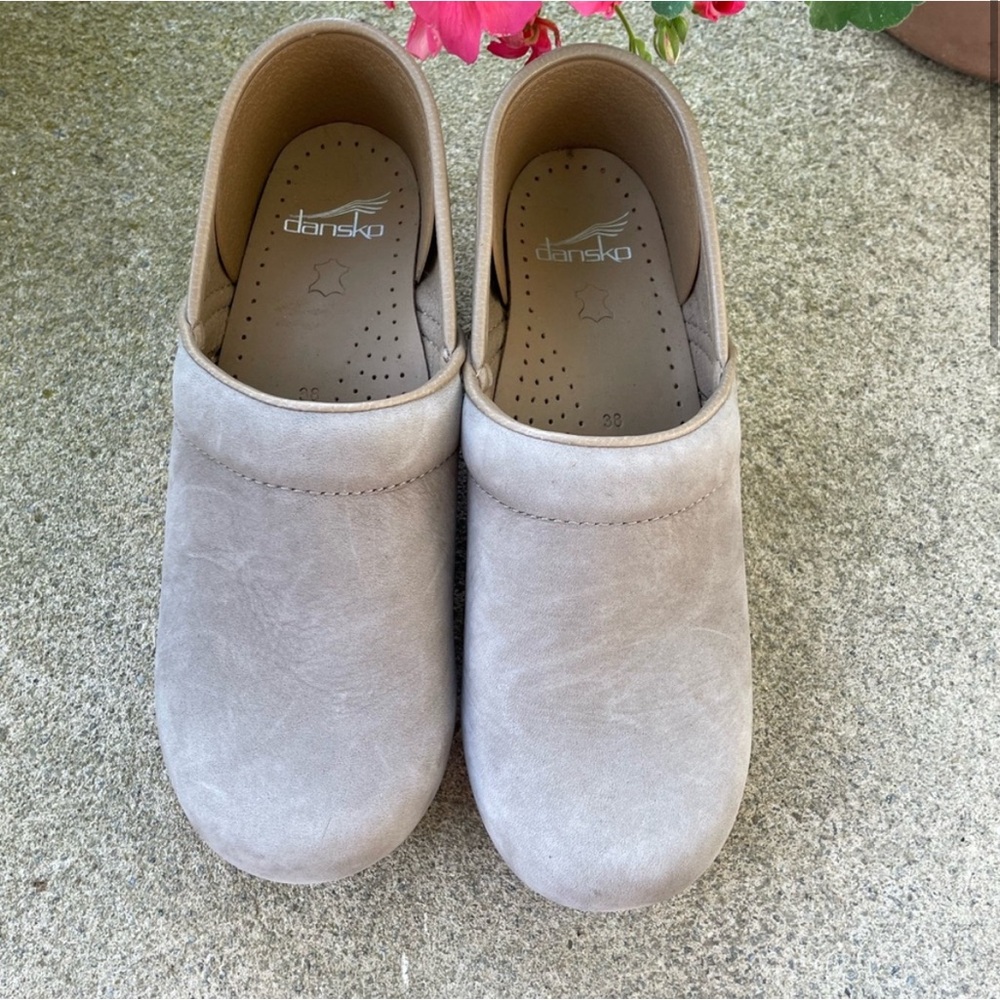 Women’s size 38 Dansko clogs